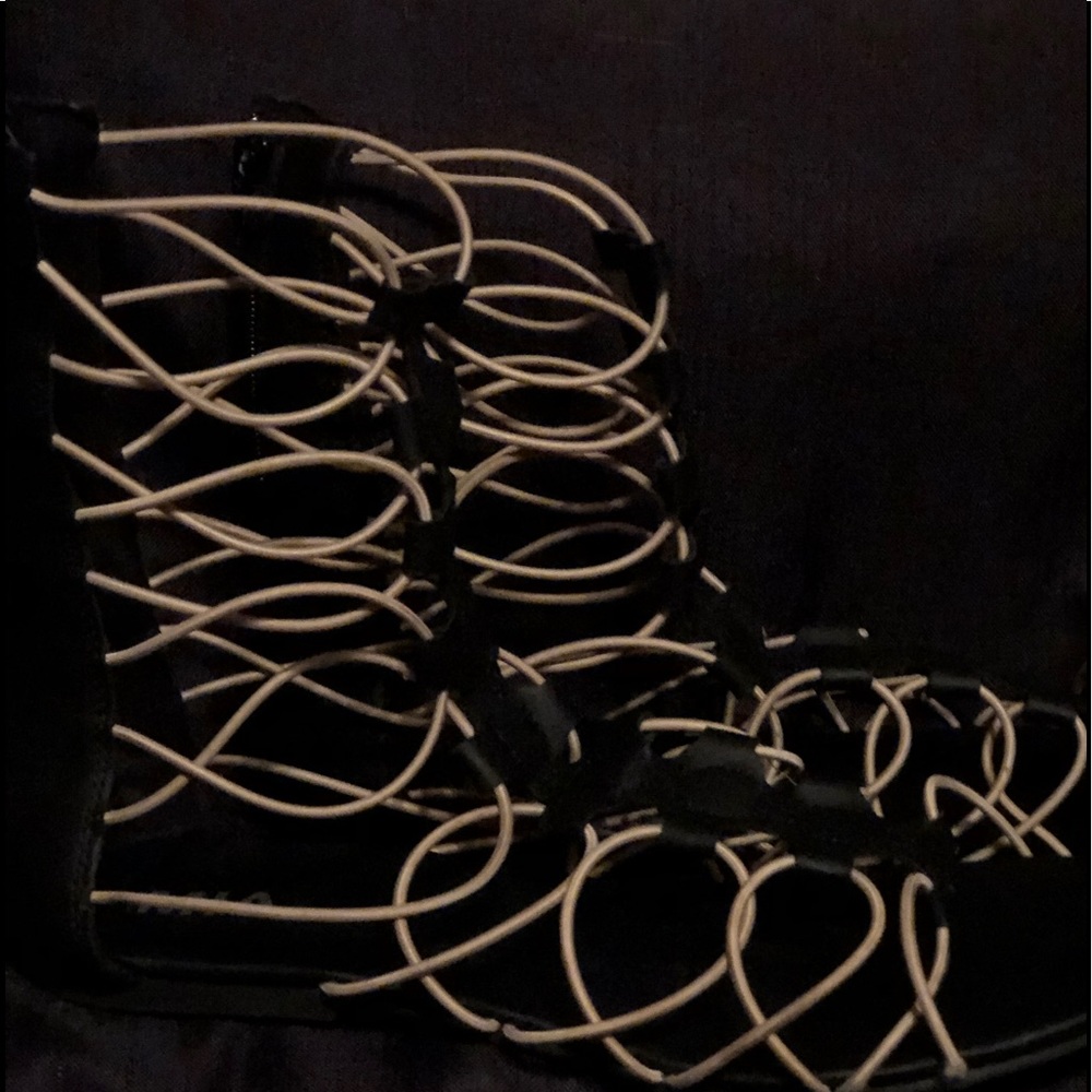 Black & Cream Gladiator Midi Sandal 👡 - Picture 2 of 7